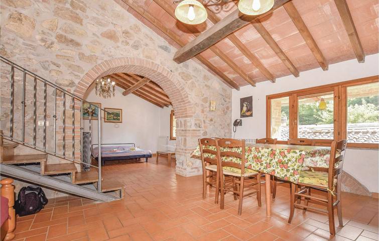 Poolside Gem : 85sqm Apt w/ Bunk beds, Kitchen & Internet in Massa Marittima, Province de Grosseto