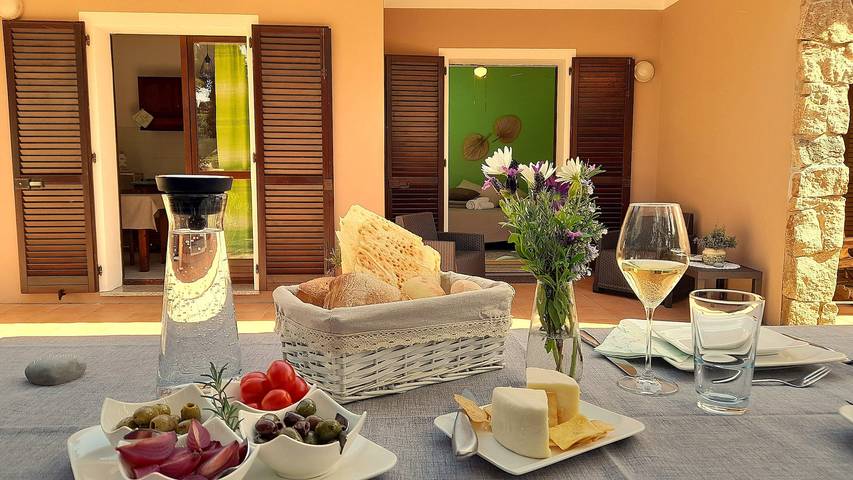 Ferienhaus für 2 Personen, mit Ausblick und Terrasse sowie Garten in Italien - 3