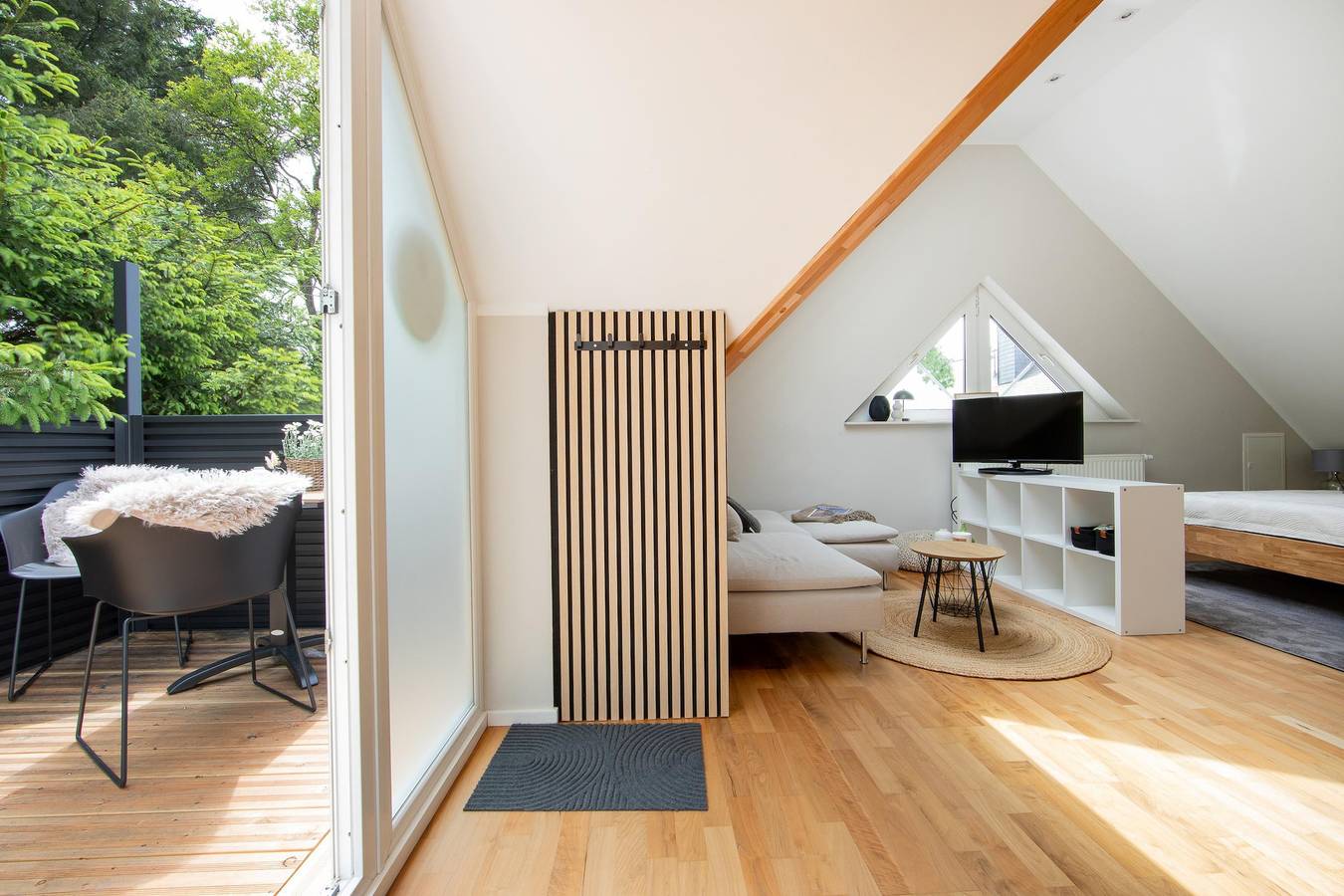 Ganze Ferienwohnung, Gemütliches 2-Bett-Appartment mit Sonnenterrasse in Gillenfeld, Vulkaneifel