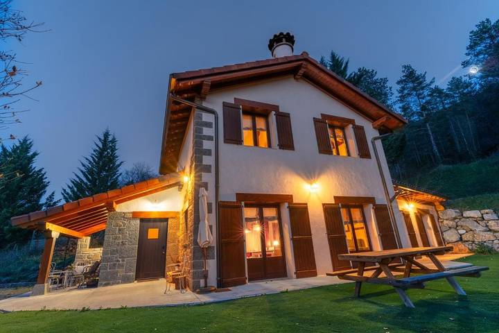 Casa rural para 8 personas, con Balcón y Terraza además de Jardín y Vistas en Valle de Roncal