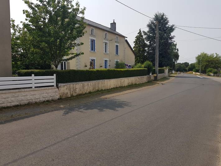 Gîte pour 4 personnes, avec piscine, adapté aux familles à Vasles