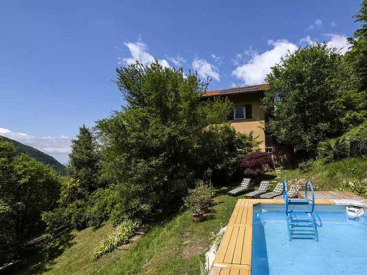 Casa 16 Persone in Comune di Pisogne, Alpi dell'Adamello e della Presanella