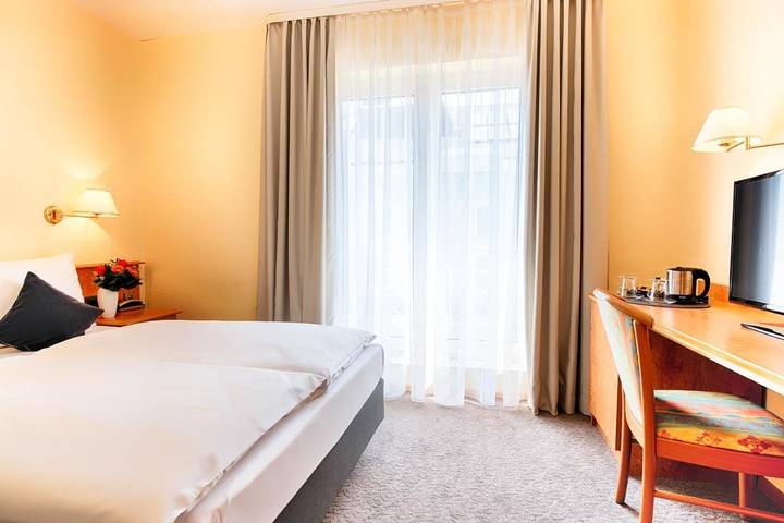 Hotel für 2 Personen, mit Terrasse und Garten sowie Pool und Sauna in Bad Dürkheim - 4