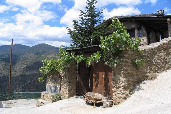 Gîte pour 4 personnes, avec Balcon ainsi que Jardin et Piscine à Andorre-la-Vieille