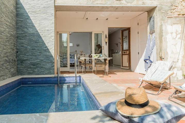 Gîte pour 2 personnes, avec vue ainsi que terrasse et piscine à Saint-Marcel-sur-Aude