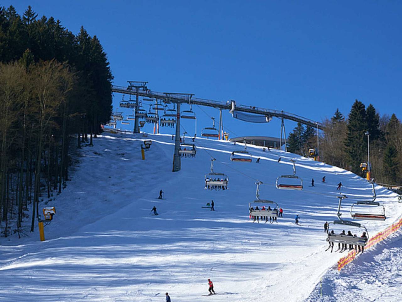 Ganze Ferienwohnung, Gästehaus Astenblick auch für kleine Gruppen alleine buchbar - Appartement Hoheleye 1 - 4 Personen in Langewiese, Winterberg