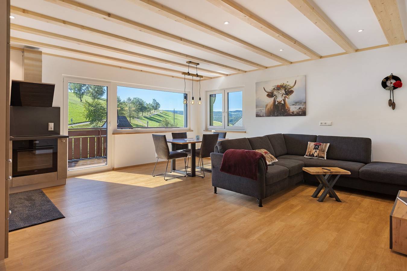 Ganze Wohnung, Neueröffnung 2024 Ferienwohnung 'Kapellen Blick' mit Bergblick, Gemeinschaftsterrasse und Wlan in Triberg, Südschwarzwald