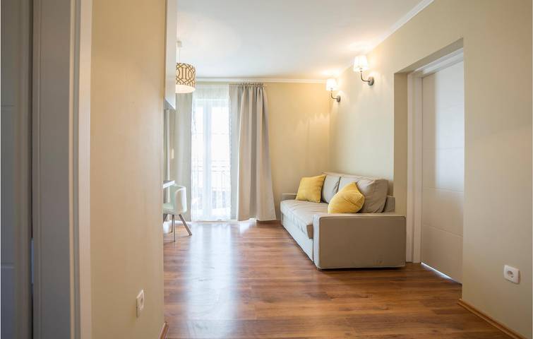 Ganze Ferienwohnung, Reizendes Apartment mit Meerblick, WLAN, Terrasse und Parkplatz in der Nähe des Strandes Strobec in Podstrana, Split-Dalmatien