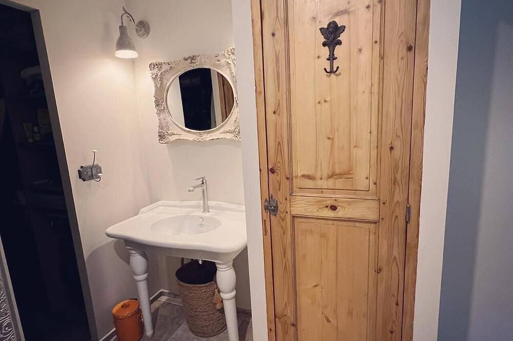 Beautiful Country House For 16 to 18 People 6 bedrooms and 3 bathrooms in Grans, Aix-en-Provence region