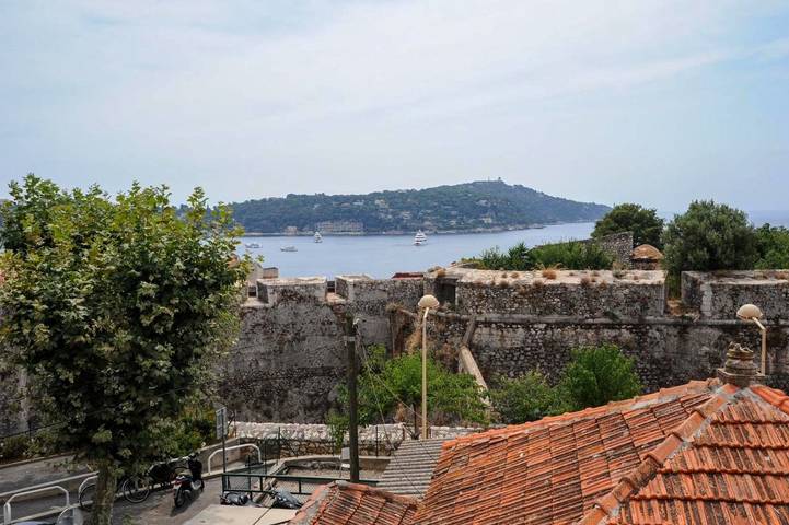 Hôtel pour 4 personnes, avec jardin, animaux acceptés dans Office De Tourisme De Villefranche Sur Mer - 2