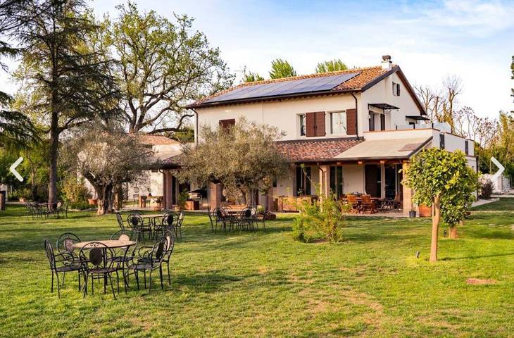 B&b per 4 persone, con Idromassaggio e Terrazza nonché Giardino e Piscina a Bellaria-Igea Marina (Italia)
