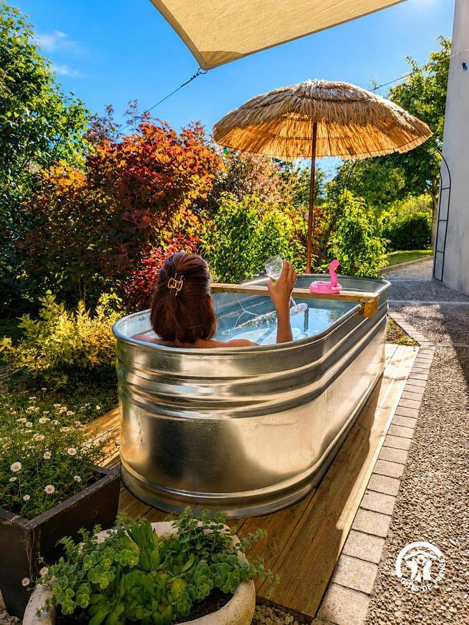 Location de vacances pour 3 personnes, avec Jacuzzi et Terrasse ainsi que Jardin et Sauna à Boussac (Aveyron)