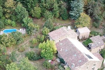 Gîte pour 2 personnes, avec piscine et jardin à Bozas