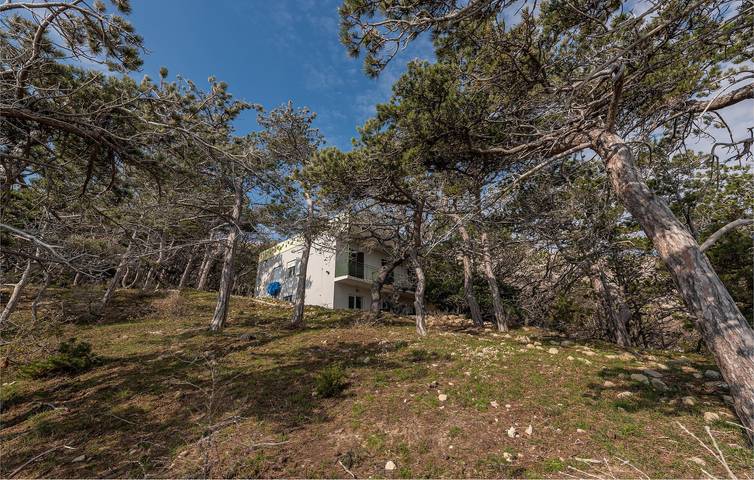 Ganze Ferienwohnung, Modernes Apartment mit Terrasse, WLAN und 800 m Entfernung zum Strand von Dubrava in Pag Stadt, Pag