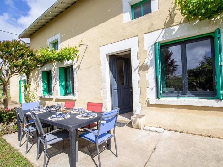 Location de vacances pour 6 personnes, avec terrasse et jardin à Sourzac - 2