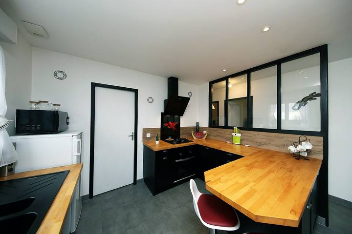 Location de vacances pour 6 personnes, avec terrasse et jardin, animaux acceptés à La Lucerne-d'Outremer - 3