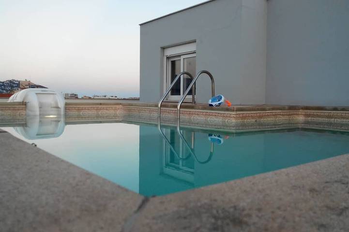 Vacation rental for 8 people, with pool and balcony, with pets in Roses