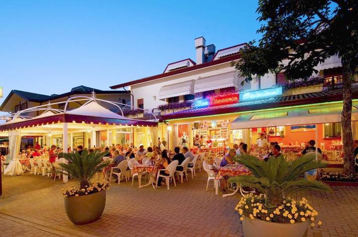 Camping für 5 Personen, mit Kinderpool und Pool sowie Garten in Lido di Jesolo - 3