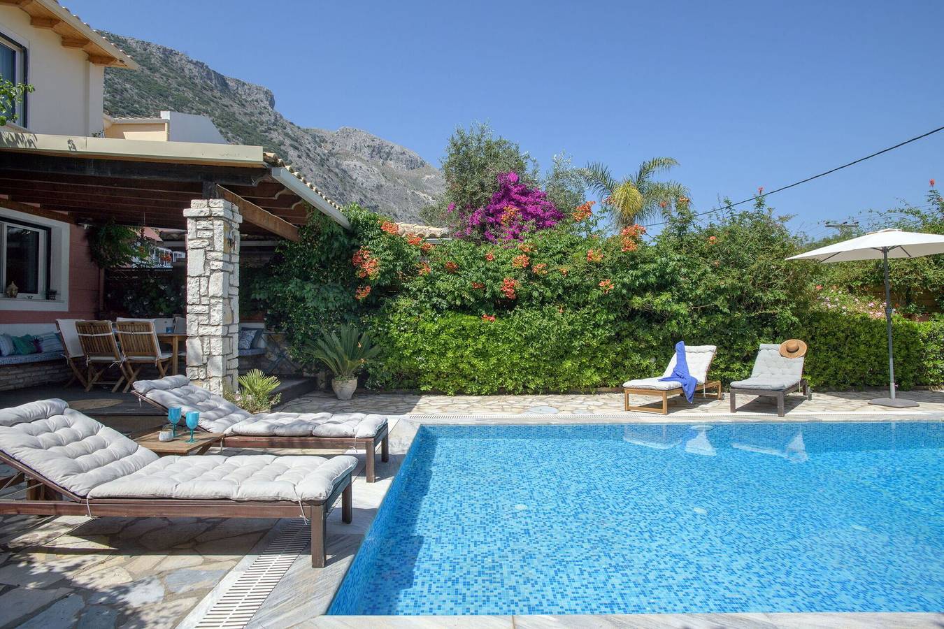 Beach Villa Blue in Mparmpati, Corfou