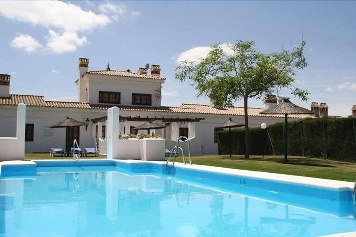 Apartamento para 2 personas, con Balcón y Terraza además de Jardín y Piscina en Algar