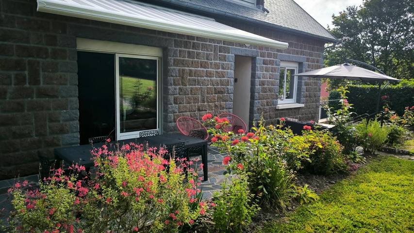 Location de vacances pour 8 personnes, avec Terrasse ainsi que Jardin et Vue à La Lucerne-d'Outremer - 2