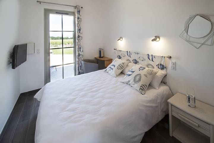 Ferme oleronnaise de luxe aux pieds des vignes  avec piscine privée fermée in Saint-Pierre-d'Oléron, Côte de Beauté