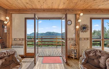 Chalet avec vue sur les montagnes, jardin privé et balcon