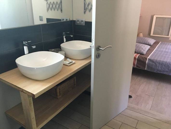 Chambre d’hôte pour 4 personnes, avec Terrasse et Jardin ainsi que Piscine et Vue à Six-Fours-les-Plages - 2
