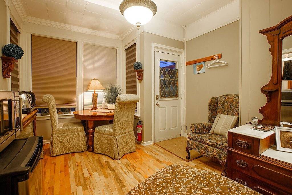 Ganze Wohnung, Carter's Beach Suite. Cozy 2some, kitchen, priv. entrance, center Liverpool. in Region of Queens Municipality, Queens County