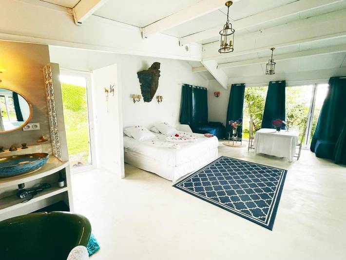 Location de vacances pour 3 personnes, avec Terrasse et Jardin ainsi que Piscine et Vue à Marais-Vernier (Eure) - 4