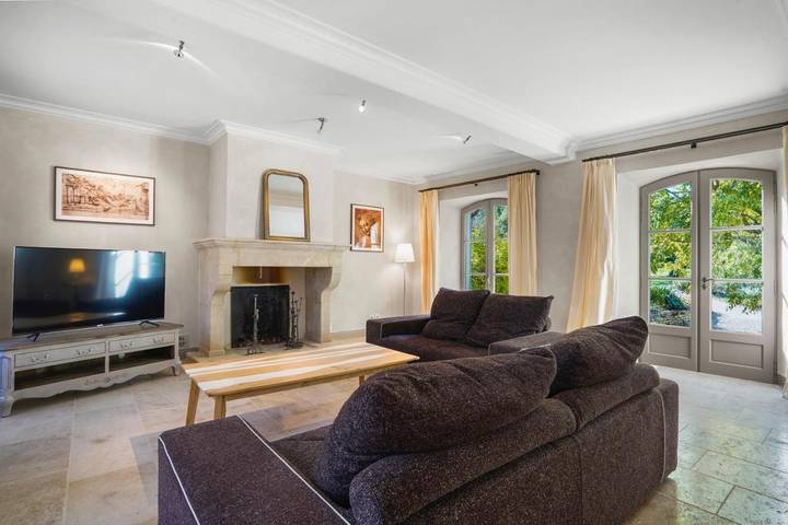 Location de vacances pour 13 personnes, avec vue ainsi que piscine et jardin à La Roque-sur-Pernes - 2