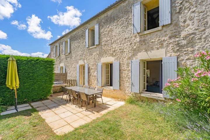 Casa de vacaciones 'Maison De Vacances Avec Piscine' con piscina privada, terraza privada y Wi-Fi in Sainte-Gemme, Saintes region