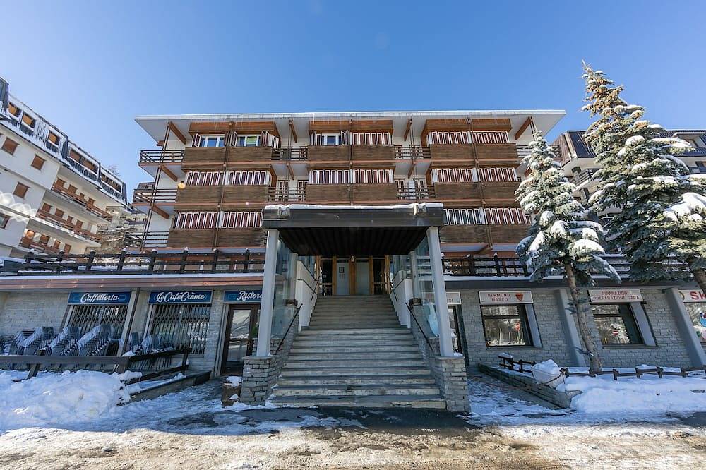 Entire apartment, La Tana Dell'Ermellino 3 Ski In Ski Out, Sestriere, Italy in Sestriere, Via Lattea