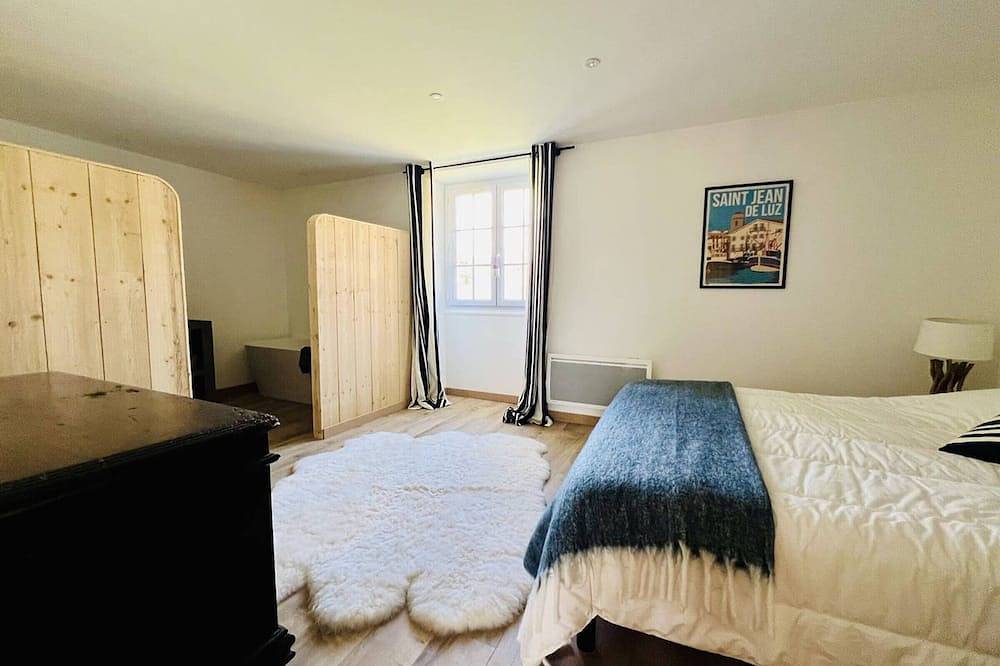 Large Basque house 14 pers, pool, game room, internet, charging station in Hasparren, Bayonne region