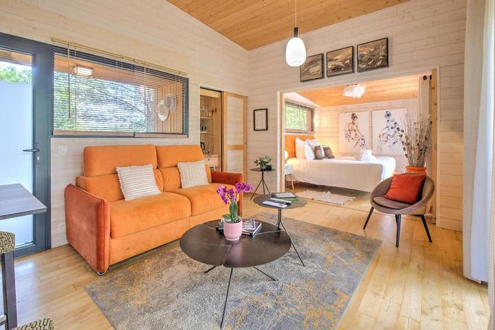 Location de vacances pour 2 personnes, avec piscine et jacuzzi ainsi que jardin et terrasse à Saint-Félix-de-Reillac-et-Mortemart - 4