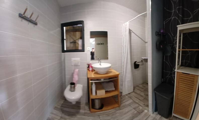 Location de vacances pour 5 personnes, avec jardin et terrasse, animaux acceptés à Saint-Aubin-de-Nabirat - 3