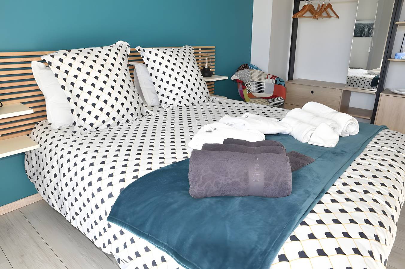 Tussen zee en dennenbos (zwembad, spa-jacuzzi, sauna) - azuurblauwe kamer, foto 14