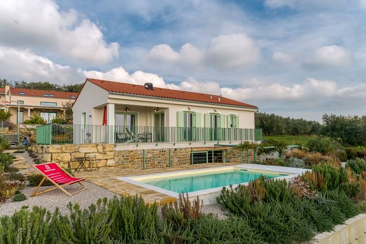 Villa für 7 Personen, mit Balkon und Sauna sowie Pool, kinderfreundlich in Slowenien