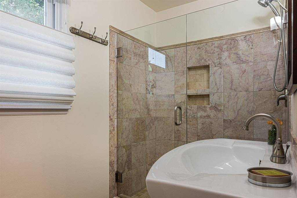 Historic Blythe Cottage in Hendersonville, Henderson County (NC)