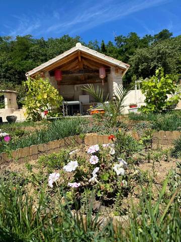 Gîte pour 2 personnes, avec vue et jardin, animaux acceptés à Sancé