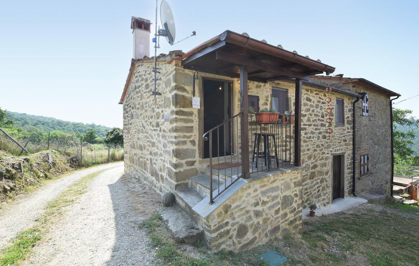 Gemütliche Gartenwohnung mit Parkplatz, 2,5 km von Ponte Alla Piera in Subbiano, Casentino