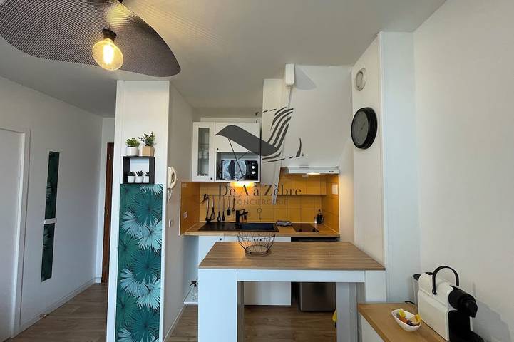 Entire apartment, L'Authentique 4 Located in the town center opposite the thermal baths in Rochefort, Rochefort region