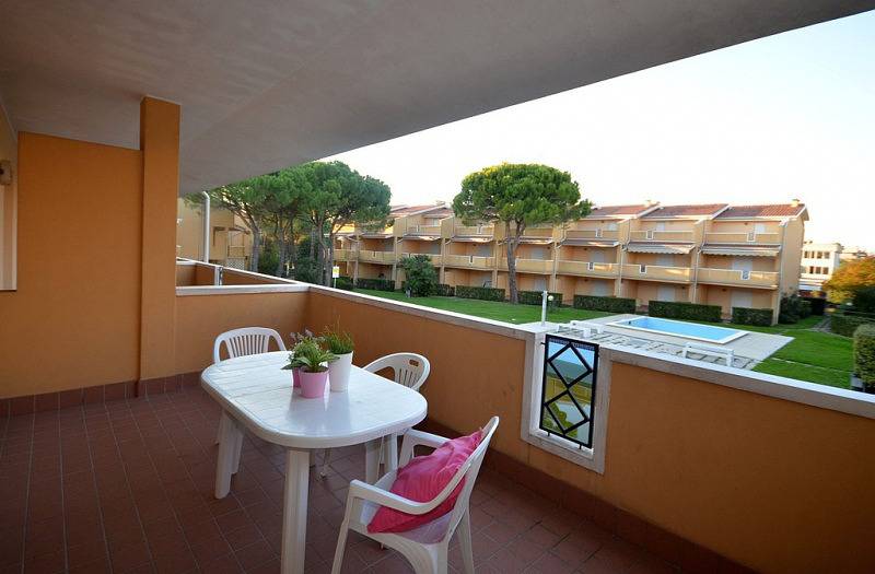 Appartement de vacances entier, Appartement de vacances avec climatisation, balcon et piscine  in Bibione, Province de Venise