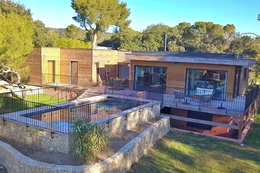 200M2 Wood Luxury Villa With Spectacular Views & Pool Near Aix-En-Provence in Ventabren, Region de Aix-en-Provence