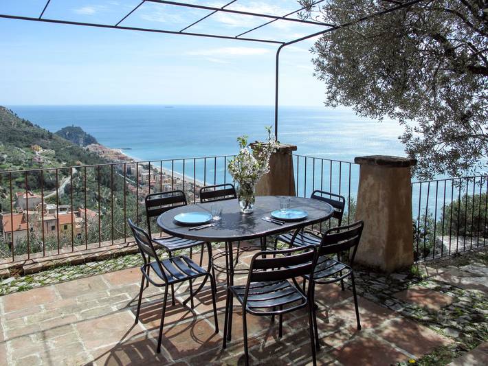 Ferienhaus für 6 Personen, mit Terrasse und Garten in Finale Ligure Gemeinde