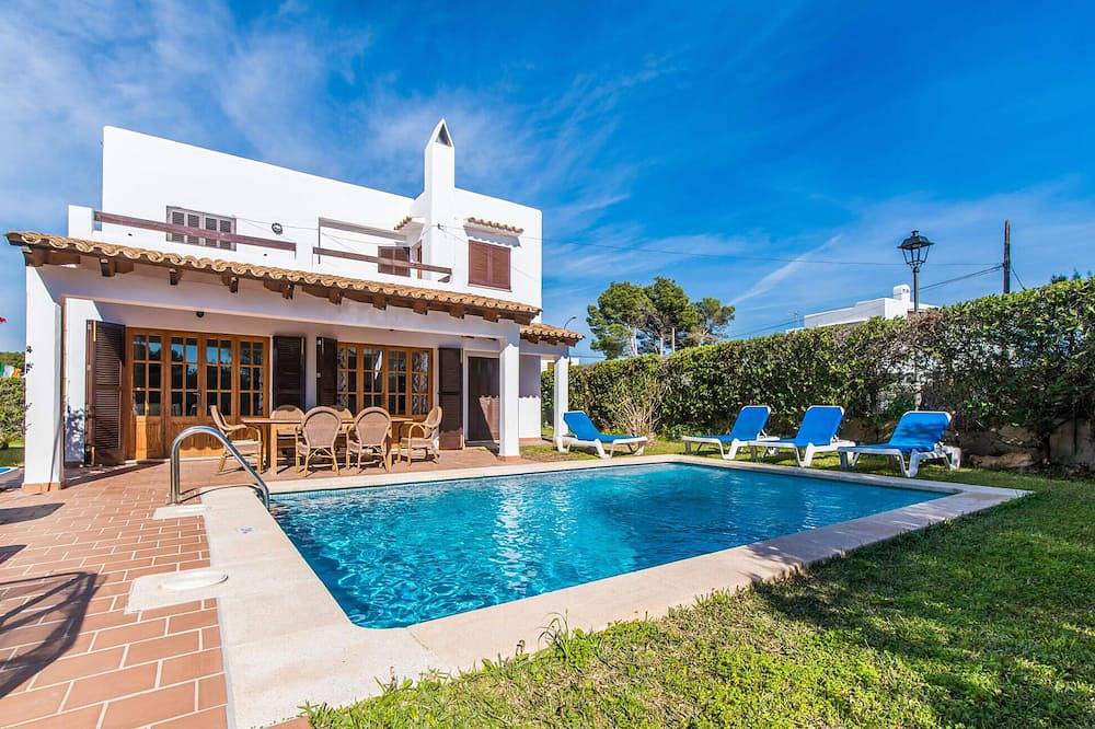 Atemberaubendes Haus in Cala d'Or mit privatem Swimmingpool, der sowohl. in Caló des Pou (Santanyí), Santanyí