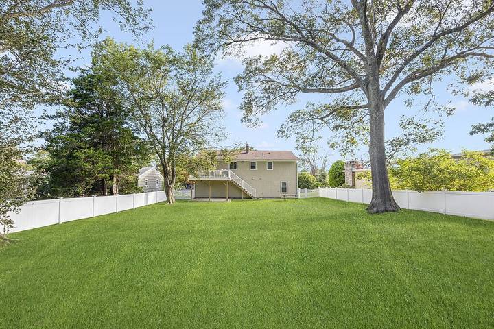 Vacation rental for 14 people, with yard and balcony, with pets in Narragansett