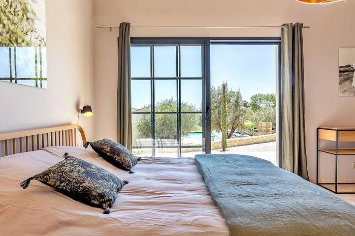 Location de vacances pour 10 personnes, avec terrasse et jardin à Roussas - 4