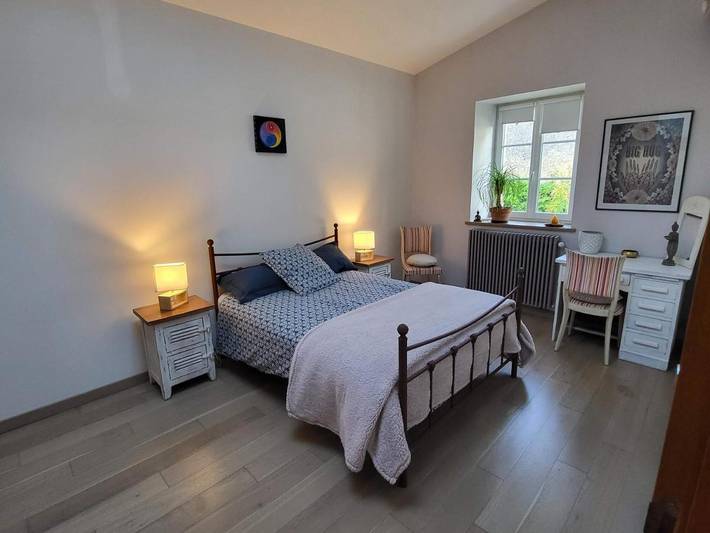 Cottage pour 4 personnes, avec terrasse ainsi que jardin et piscine, animaux acceptés à Champagnolles
