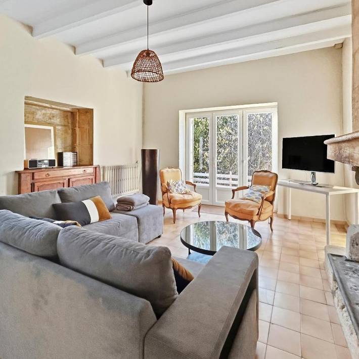Gîte pour 7 personnes, avec jardin ainsi que piscine et vue à Rauzan